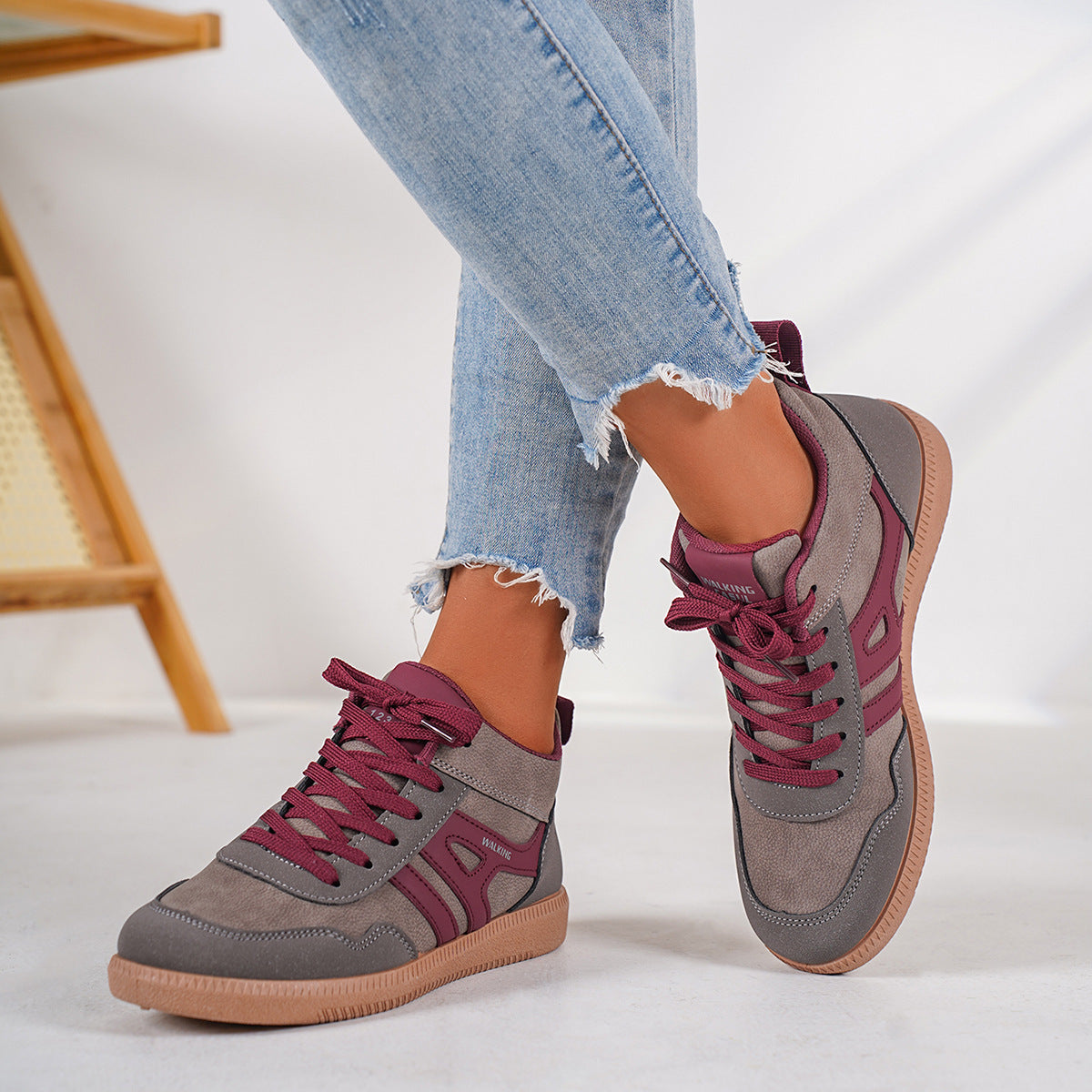 Sophia – Atmungsaktive flache Skate-Schuhe aus veganem Leder mit runder Zehenpartie und Farbblockierung