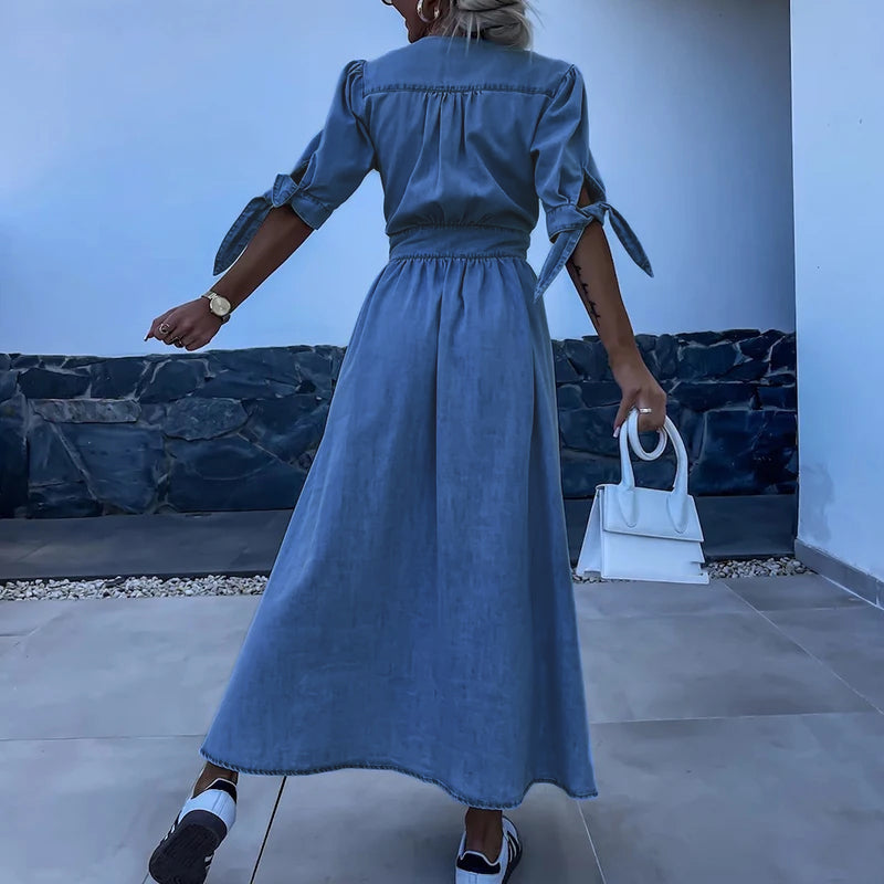 Georgia– Denim Maxi-Schlitzkleid mit V-Ausschnitt