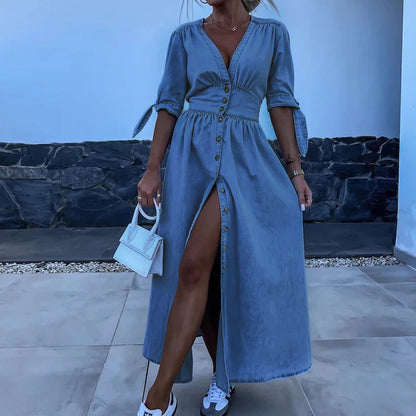 Georgia– Denim Maxi-Schlitzkleid mit V-Ausschnitt