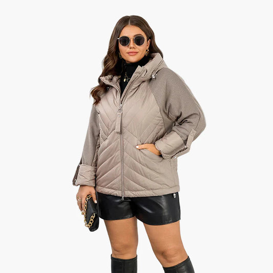 Damen Steppjacke mit Kapuze und modischen Details – Urbaner Winterstil für Plus Size