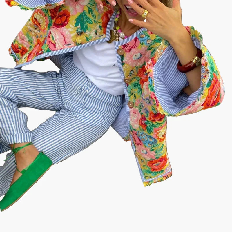 Damen Boho Steppjacke mit Blumenmuster – Lässige Frühlingsjacke für Freizeit und Urlaub