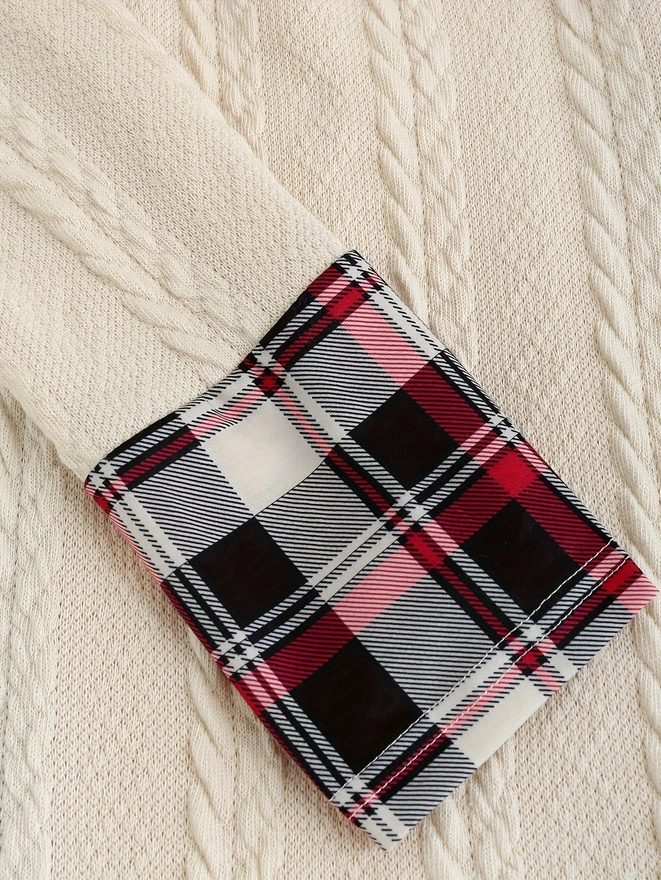 Damen Kapuzenkleid im Strick-Look mit Karomuster – Modisches Freizeitkleid für Herbst und Winter