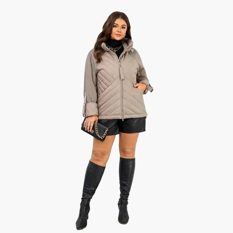 Damen Steppjacke mit Kapuze und modischen Details – Urbaner Winterstil für Plus Size
