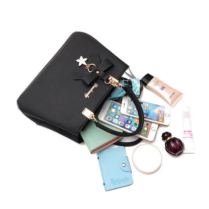 Michelle – Schultertasche mit Schleifenstern-Anhänger