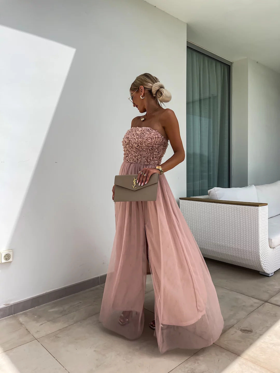 Mandy – Ärmelloses Midikleid mit dreidimensionalen Blumen